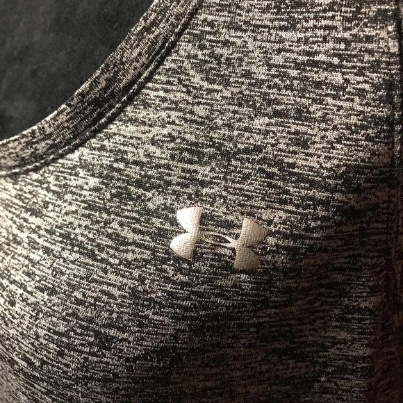 Under Armour Tops - EUC- Under Armour active heat gear tank in XL.